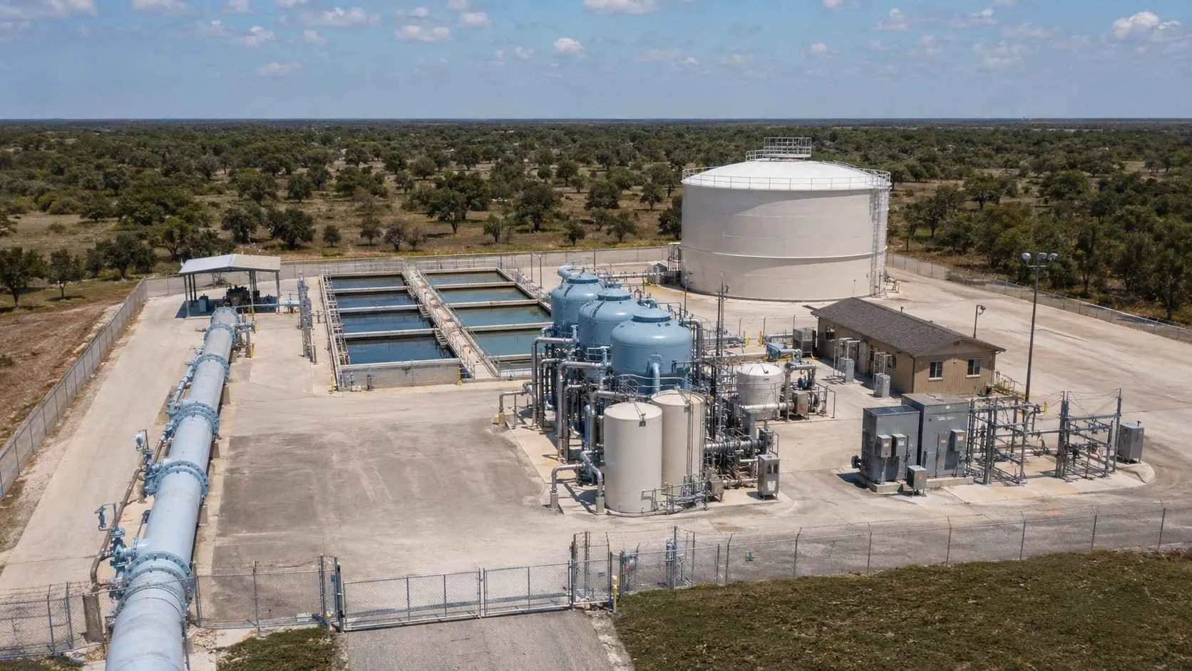 Surface water treatment and distribution infrastructure serving Houston area MUD under Groundwater Reduction Plan compliance.